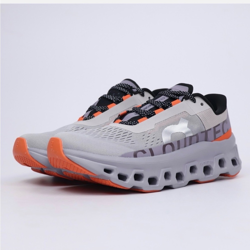 OnCloud Men’s Running Shoes